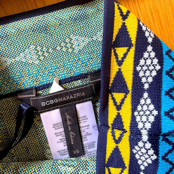 Beautiful BCBG crop top and skirt set. Knit fabric. NWOT - Picture 3 of 3